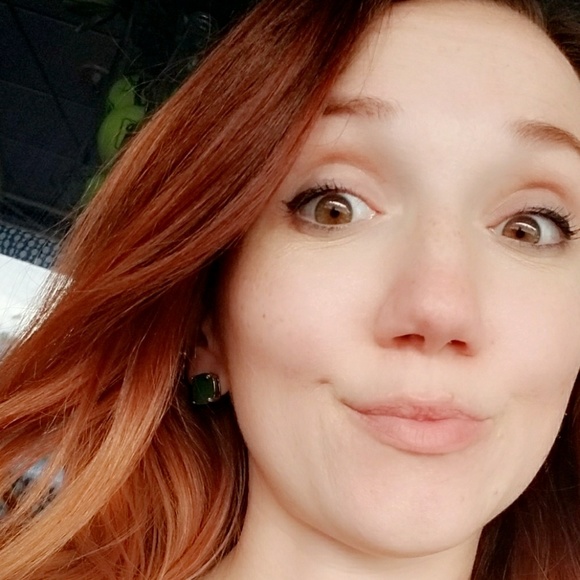 Meet your Posher, Stephanie - Picture 2 of 3